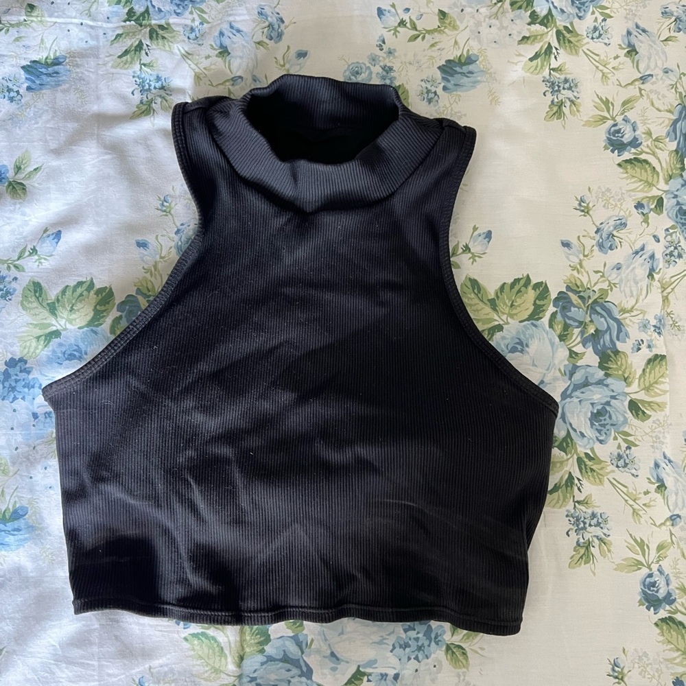 ALO Yoga Ribbed Sea Coast Turtleneck Tank- Black